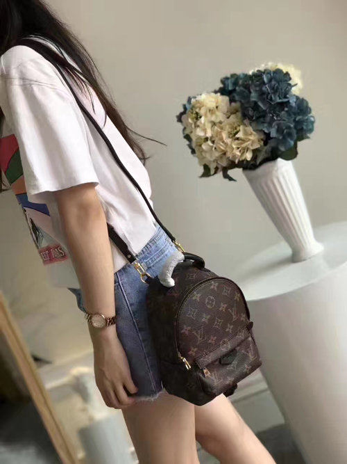 lv双肩包mini带子系法lv迷你双肩包n种背法图解