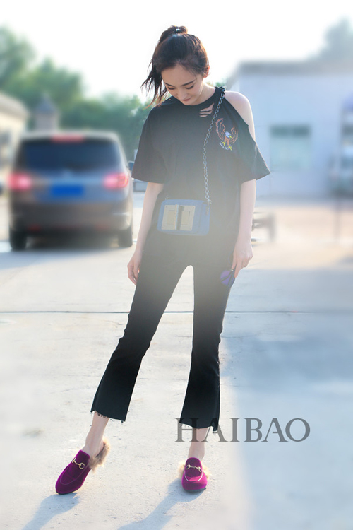 杨幂今年夏秋季街拍同款衣服包包揭秘图片