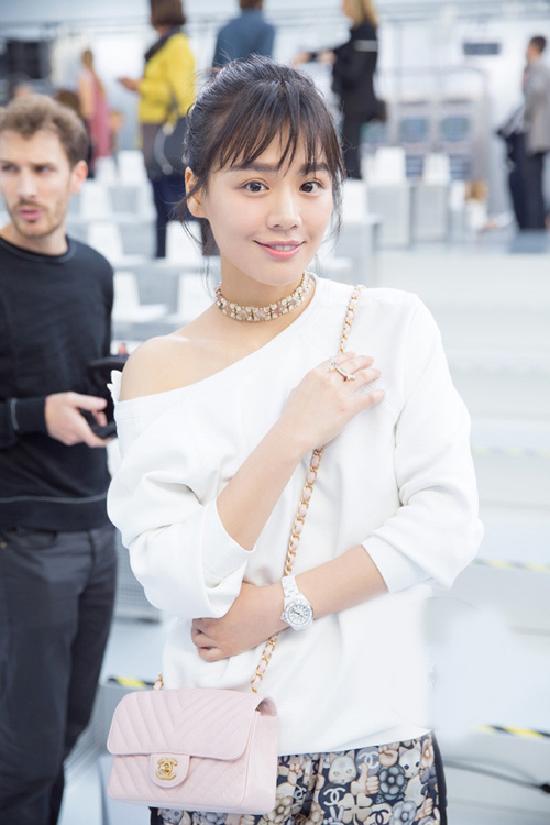 马思纯2017春夏巴黎香奈儿时装周看秀私服与包包