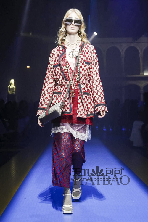 gucci古琦 2018春夏米兰时装周t台秀,时髦造型,最新女装与包包