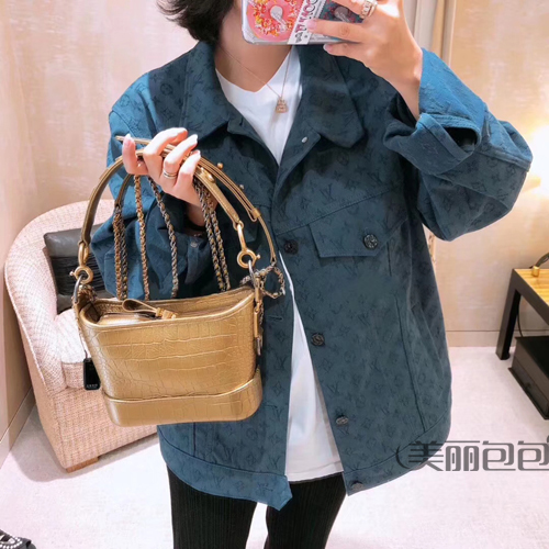 香奈儿2019秋冬系列 推出了哪些奢华风的金色包包？