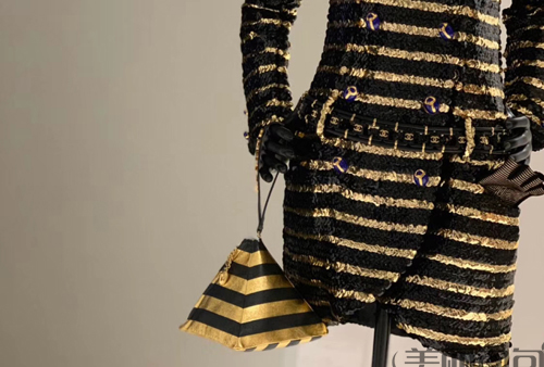香奈儿2019秋冬系列 推出了哪些奢华风的金色包包？