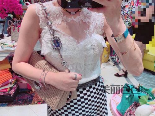 miumiu这些少女心的水晶链条包 真是太迷人了！