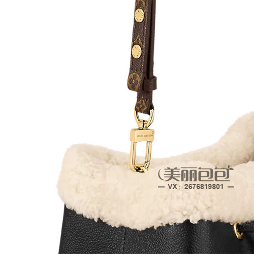 时尚特别的lv秋冬新款 软绵绵的剪羊毛包包你喜欢吗？