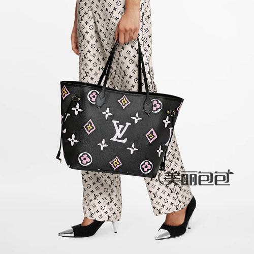 Padlock On Strap Monogram M80559  Lv bag, Fashion, Coach dinky