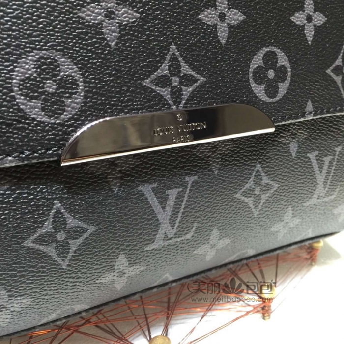 Louis Vuitton Messenger Explorer Monogram Eclipse PM M40565 Tas