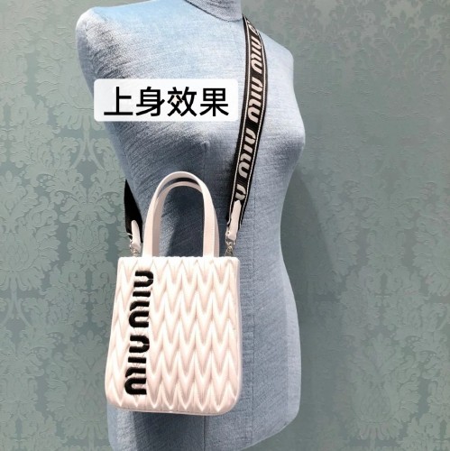 miumiu mini tote女包 小羊皮绗缝手袋5BA220