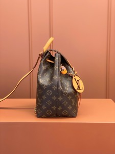 lv montsouris女士双肩包 Monogram经典老花抽绳背包m45501